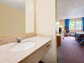 Super 8 By Wyndham Chariton