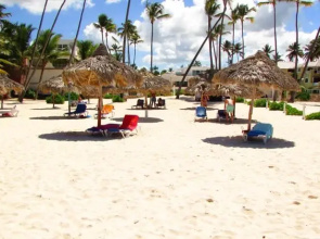 Los Corales Beach Apartments
