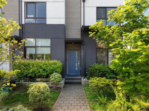 Rooftop Patio with Grill 2BR 3BA Central, Walkable Location