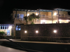 Nicolas Apartments