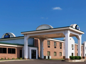 Days Inn & Suites by Wyndham Wynne
