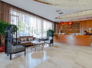 Ezzy·UrbanCultureHub