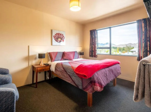 Kakapo Lodge
