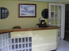 Pineapple Court Hotel