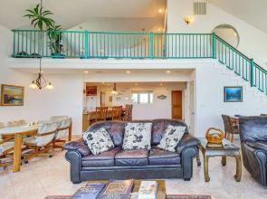 'oceanfront Castle' w/ Hot Tub & Game Room
