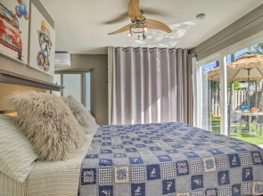 1 Mi to Deerfield Beach: Stylish Studio w/ Pool!