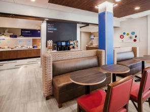 Holiday Inn Express & Suites Beloit by IHG
