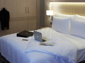 Отель Naumi Dubai