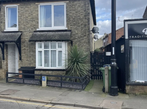 March-2bed Apt - Family Friendly - Pet Friendly