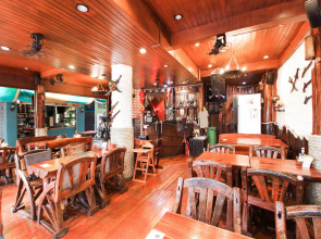 OYO 1103 Pirates House Hotel