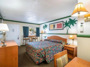 Sun n Sands Inn
