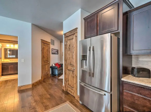 Main St Bozeman Condo - Walk to Parks & Eateries!