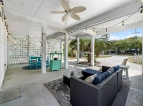 Atlantis Blue - Relaxing Beach Getaway Home Directly Across The Street From Beach Access! 5 Bedroom Home by RedAwning
