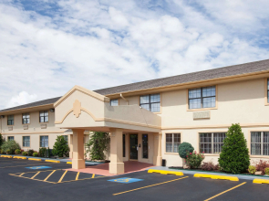 Super 8 by Wyndham Sulphur