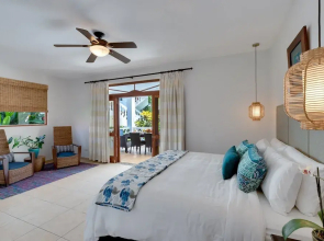 Magnificent and Spacious Poolside 3BR Condo