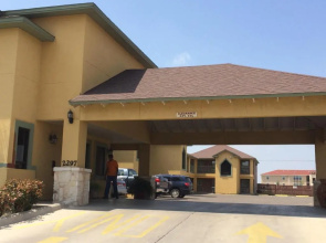 Country Hill Inn and Suites
