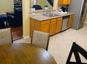 4Bdrm 3.5Bath 11Beds - Great House