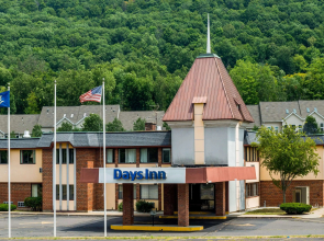 Days Inn by Wyndham Berlin Meriden