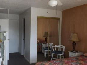 Twin Lakes Inn