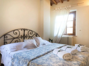 Farmhouse in Tuscany With Pool & Near Montecastello