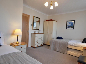 Blue Swell in Poole With 3 Bedrooms and 3 Bathrooms