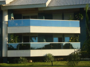 Apartamento com 4 suítes pé na areia