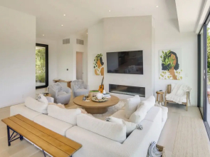 1 Mi to Point Dume: Mtn-view Escape w/ Patio!