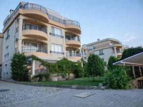 FM Deluxe 2-BDR Apartment with Pool & Sea View in Sun Resort