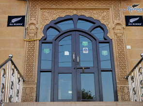 Hotel Marina Mahal