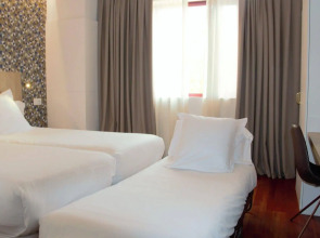 Chic & Basic Velvet Hotel