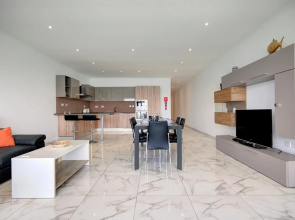 ★ Enjoy Beach & Sea Views in a Modern 3 BR APT ★