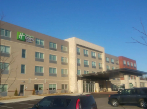 Holiday Inn Express & Suites Madison by IHG