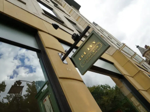 No.8 Waterloo Apartments