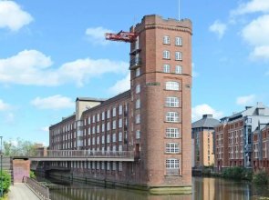 Riverside Studio Apartments Close To City Centre