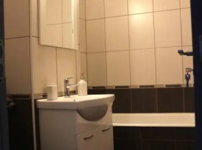 3 Room Bright Modern Apartment with Free Parking