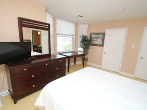 Renaissance Properties - 2135 Walnut