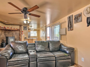 Cozy Home w/ Canyon Views: 2 Mi to Grand Staircase