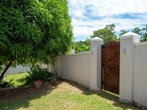 Newly Remodeled Townhouse w Private Pool Sc40
