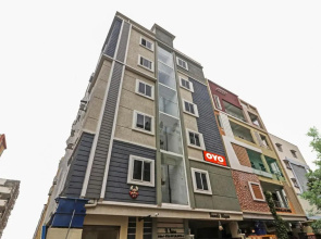 Super OYO Honey Heights Near Botanical Garden