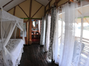 Lake Bunyonyi Rock Resort
