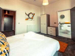 Maritime House - Luxury 2 Bed High Spec Apartment w Private Parking