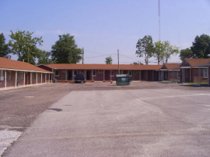 Crestview Inn