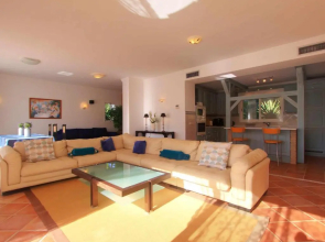 1077 beach villa el paraiso