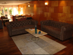 Chic & Basic Velvet Hotel