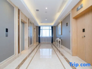 Vienna International Hotel (Yichang East Railway Station Passenger Transport Center)