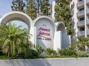 Howard Johnson by Wyndham Anaheim Hotel and Water Playground