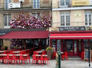 QUAI 65, 3 pièces sur le port, à 250 m de la rue piétonne et de la mer