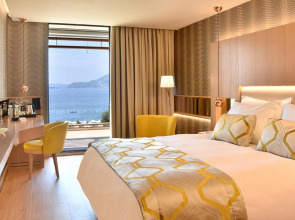 Maestral Resort & Casino