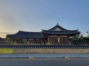 Bonghwang Mansion