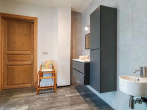Nice Home in Knesselare With 6 Bedrooms and Wifi